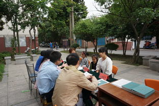 廣豐中學黨員服務直通車進社區開展教育咨詢活動